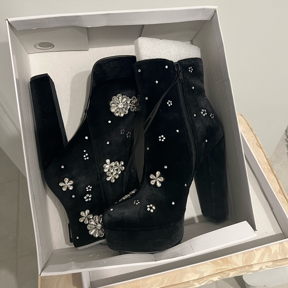 Express Black Heeled Boots with Silver Embellishments